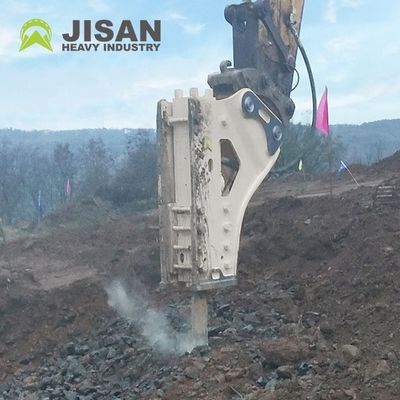 كسارة صخور هيدروليكية بضغط تشغيل 160-180 كجم/سم2 ومعدل تدفق زيت 150-190 لتر/دقيقة ومعدل تأثير 350-500 ضربة في الدقيقة للحفارات